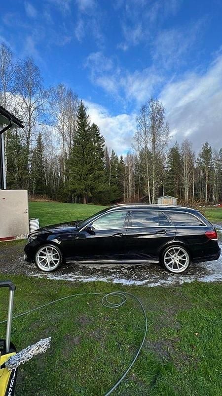 Svart Begagnad 2015 Mercedes E250 AMG Kombi | 170 000 kr (Bra pris) - Bild 1/4