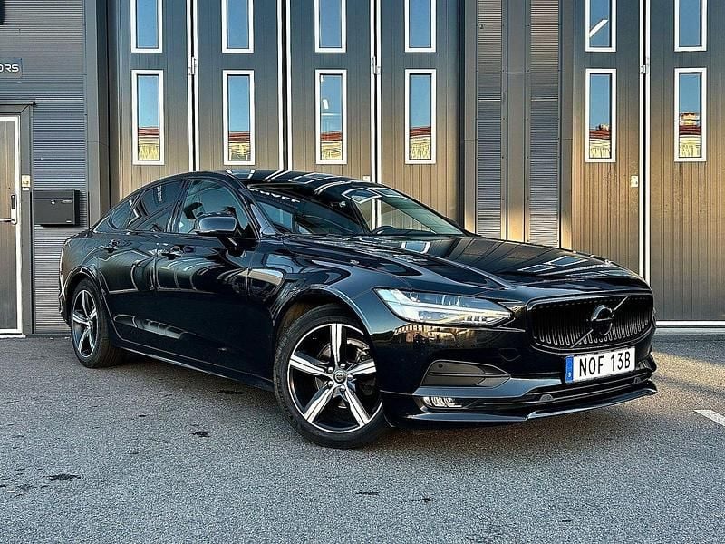 Svart Begagnad 2020 Volvo S90 Momentum Sedan | 234 900 kr (Marknadspris) - Bild 1/4