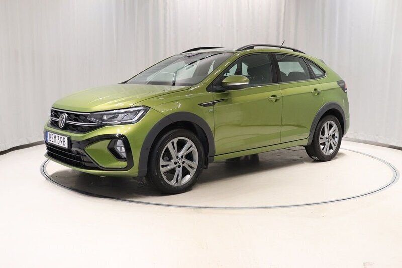 Grön (visual green metallic) Begagnad 2024 VW Taigo R-line SUV | 239 900 kr (Marknadspris) - Bild 1/4