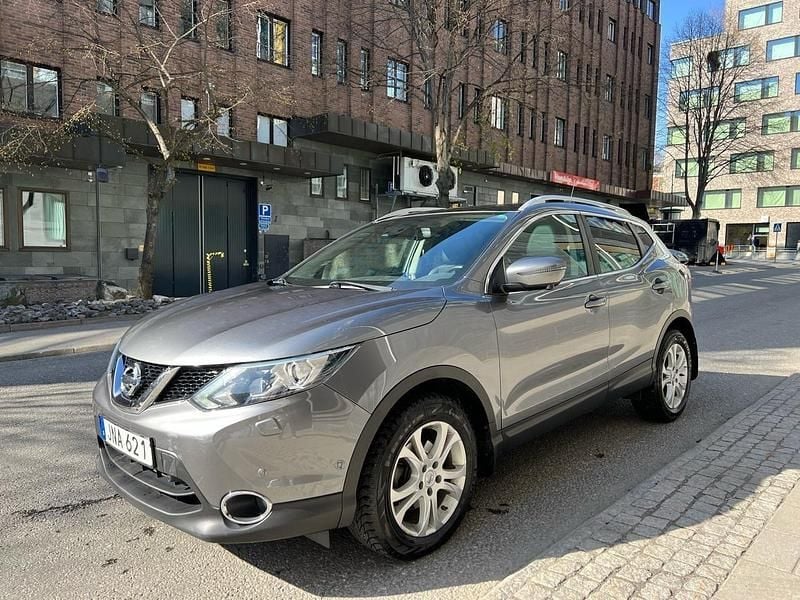 Grå Begagnad 2015 Nissan Qashqai SUV | 129 000 kr (Marknadspris) - Bild 1/4
