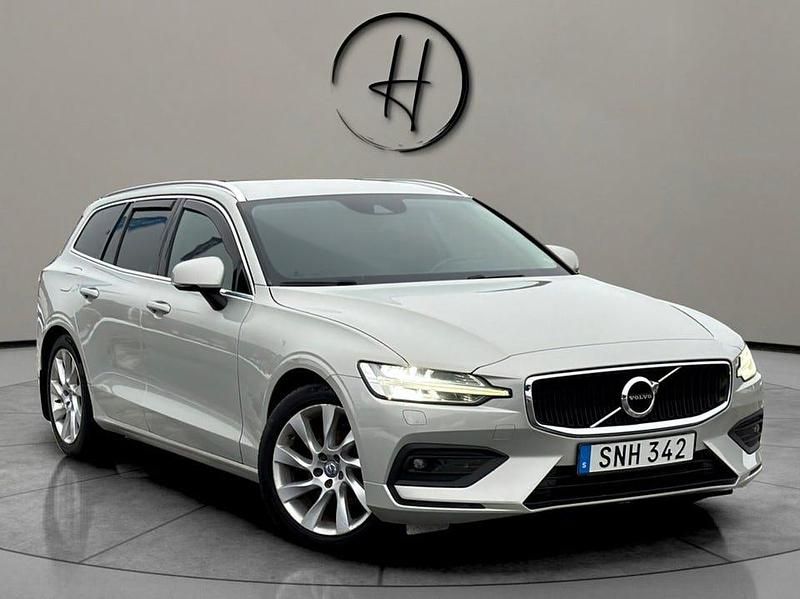 Begagnad Volvo V60 Momentum 190 HK (139 kW) 2018 Vit Kombi