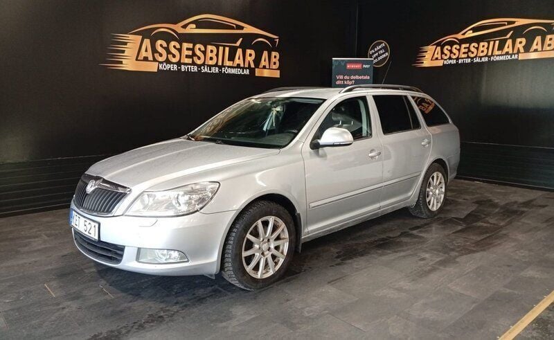 Silver Begagnad 2010 Skoda Octavia Elegance Kombi | 39 900 kr (Lite dyr) - Bild 1/2