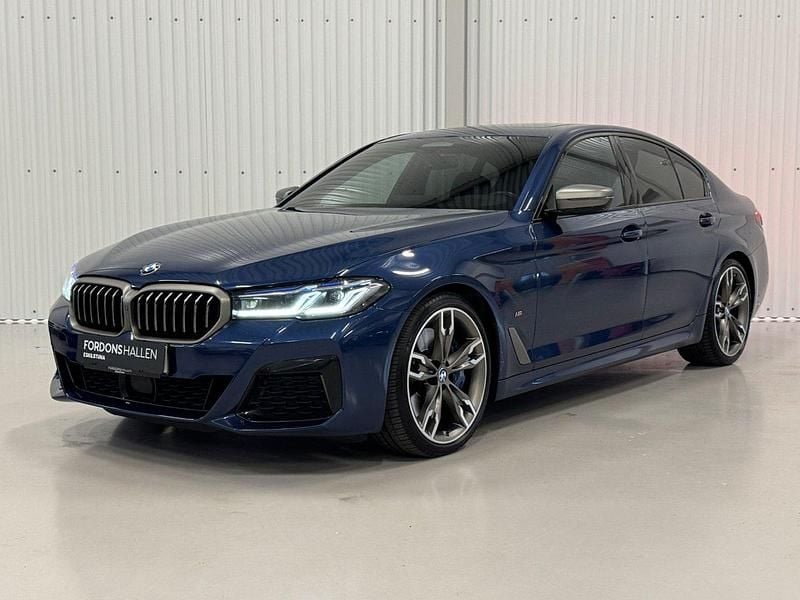 Silver (blå) Begagnad 2021 BMW M550 Efficient Dynamics Sedan | 699 900 kr - Bild 1/4