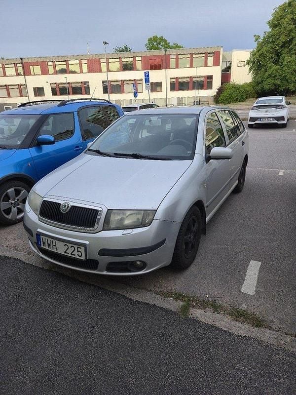 Silver Begagnad 2005 Skoda Fabia Kombi | 12 000 kr (Marknadspris) - Bild 1/2