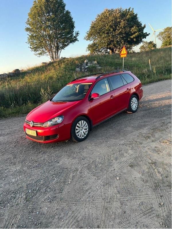 Röd Begagnad 2011 VW Golf VI Kombi | 36 500 kr (Marknadspris) - Bild 1/4