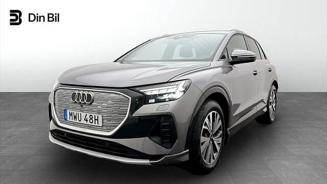 Grå Begagnad 2023 Audi Q4 e-tron Proline SUV | 419 000 kr (Marknadspris) - Bild 1/4