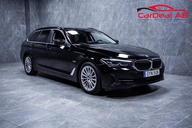 Svart Begagnad 2023 BMW 530e Kombi | 348 800 kr (Superpris) - Bild 1/4