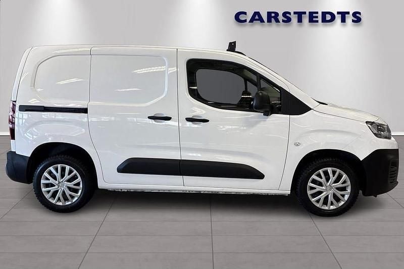 Begagnad Citroën Berlingo 103 HK (75 kW) 2020 Vit Minibuss