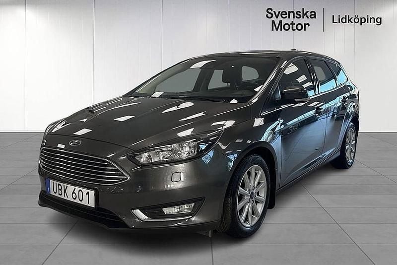 Grå Begagnad 2016 Ford Focus Titanium Kombi | 119 200 kr (Marknadspris) - Bild 1/4