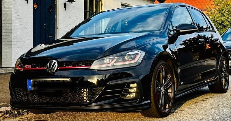 Begagnad 2018 VW Golf VII GTI Halvkombi | 239 000 kr - Bild 1/4
