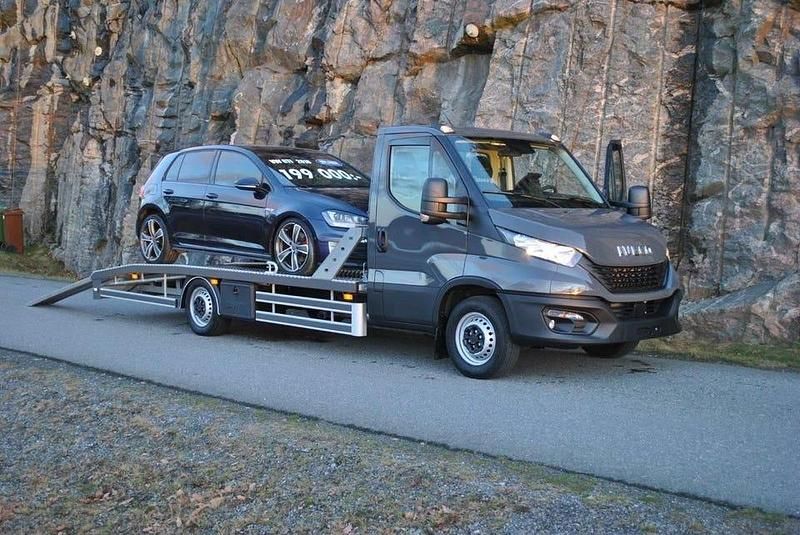 Grå Begagnad 2020 Iveco Daily Van | 711 250 kr - Bild 1/4