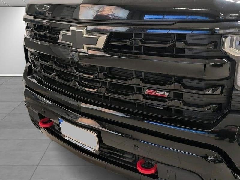 Begagnad Chevrolet Silverado 426 HK (313 kW) 2024 Svart Sedan