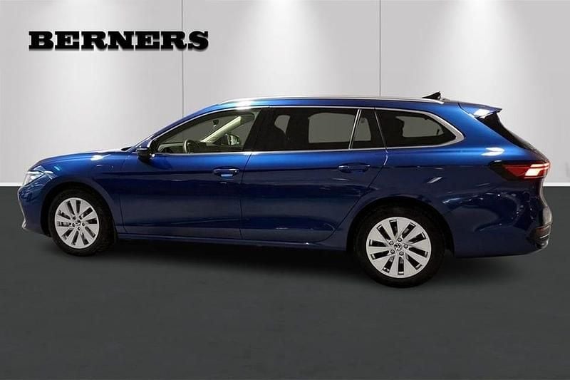 Begagnad VW Passat Business 207 HK (152 kW) 2025 Blå Kombi