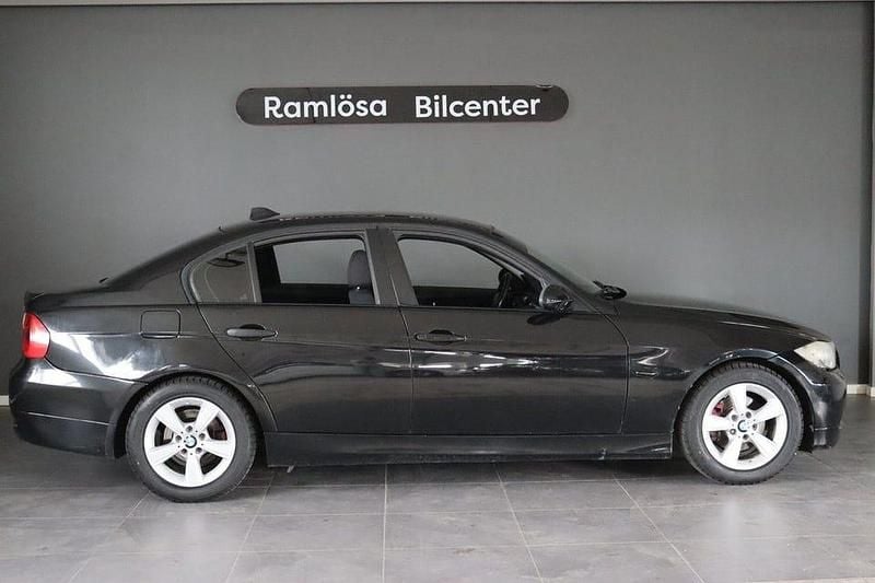 Begagnad BMW 318 Sport Line 130 HK (95 kW) 2006 Svart Sedan
