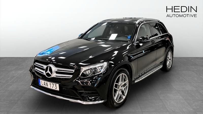 Svart (black) Begagnad 2015 Mercedes GLC220 AMG line Kombi | 280 000 kr (Bra pris) - Bild 1/4