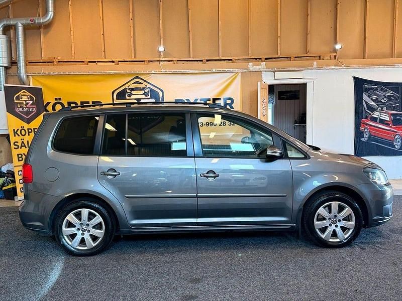 Begagnad VW Touran 150 HK (110 kW) 2012 Mörkgrå Minibuss