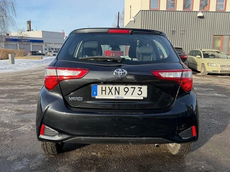 Begagnad Toyota Yaris Multidrive S 112 HK (82 kW) 2018 Svart