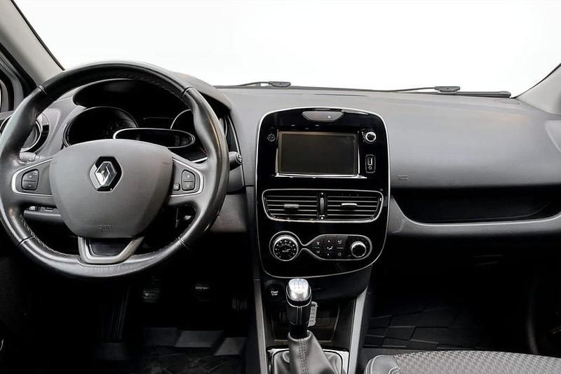 Begagnad Renault Clio IV Intens 91 HK (66 kW) 2019 Silver Halvkombi