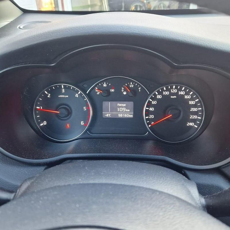 Begagnad Kia Carens 115 HK (84 kW) 2017 Minibuss