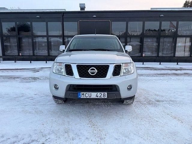 Begagnad Nissan Navara 190 HK (139 kW) 2012 Silver Pickup