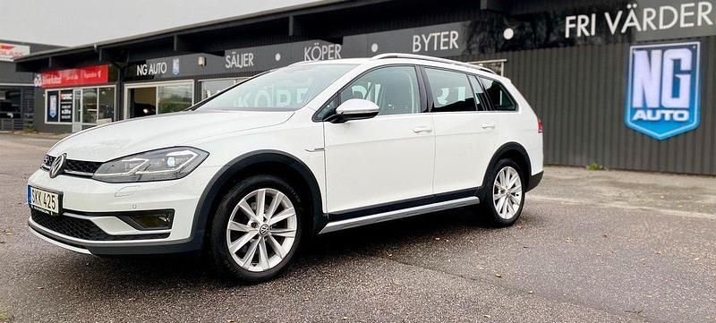 Vit Begagnad 2018 VW Golf Alltrack Kombi | 154 900 kr (Marknadspris) - Bild 1/4