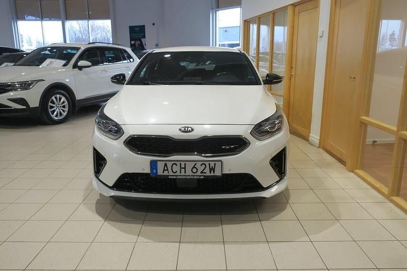 Begagnad Kia ProCeed GT GT 204 HK (150 kW) 2019 Vit Halvkombi