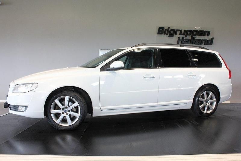 Vit Begagnad 2015 Volvo V70 Kinetic Kombi | 159 900 kr (Marknadspris) - Bild 1/4