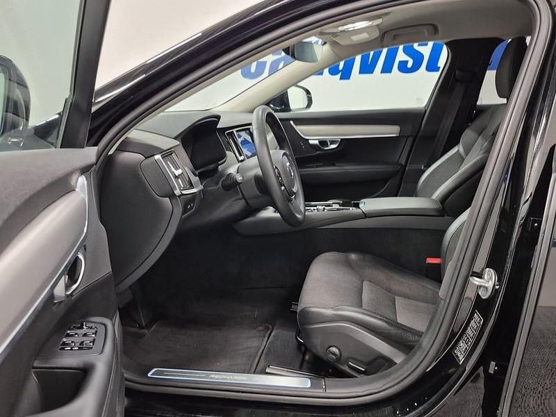 Begagnad Volvo V90 Core 253 HK (186 kW) 2023 Svart Kombi