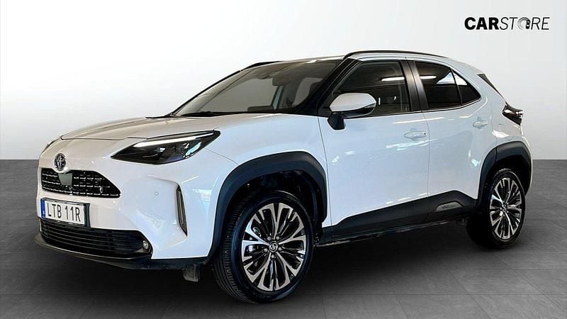 Vit Begagnad 2023 Toyota Yaris Cross SUV | 279 900 kr (Bra pris) - Bild 1/4