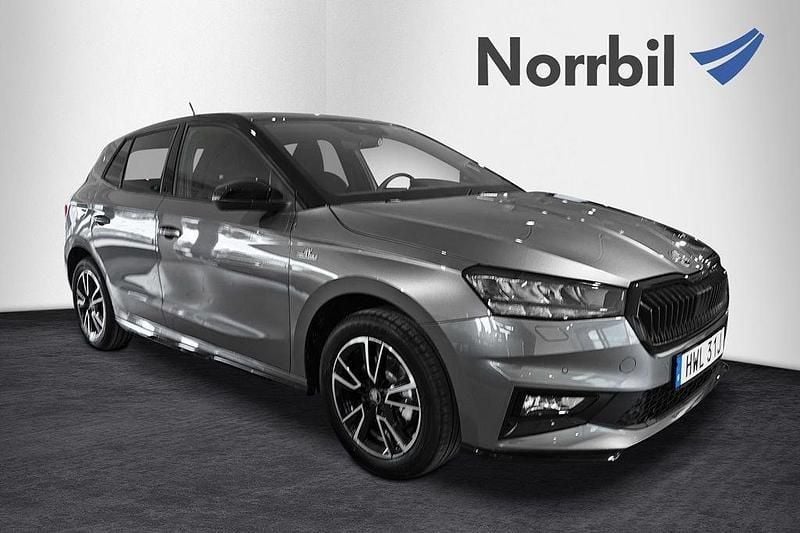 Grå Ny 2025 Skoda Fabia Monte Carlo Halvkombi | 279 800 kr (Marknadspris) - Bild 1/4