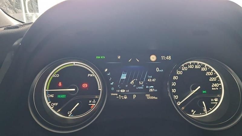 Begagnad Toyota Camry Hybrid 218 HK (160 kW) 2024