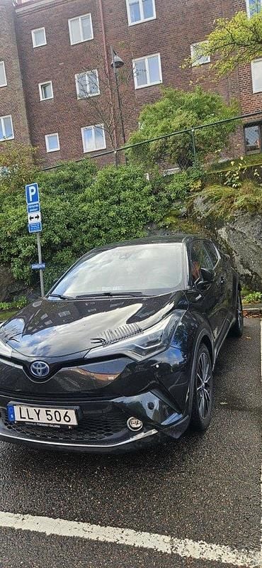 Svart Begagnad 2017 Toyota C-HR Executive SUV | 200 000 kr (Marknadspris) - Bild 1/4