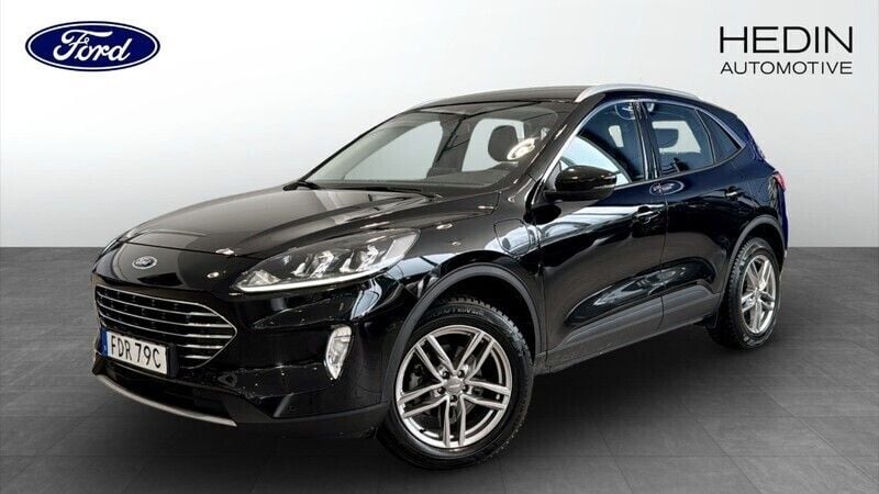 Svart (black) Begagnad 2022 Ford Kuga Titanium SUV | 289 900 kr (Lite dyr) - Bild 1/4