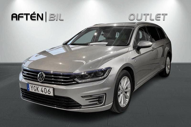 Silver Begagnad 2016 VW Passat Executive Kombi | 149 800 kr (Bra pris) - Bild 1/3