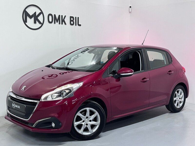 Mörkröd (röd) Begagnad 2017 Peugeot 208 Halvkombi | 79 900 kr (Marknadspris) - Bild 1/4