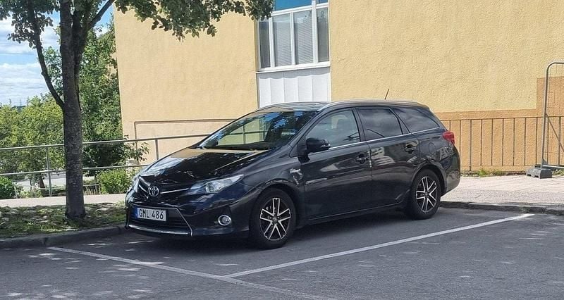 Svart Begagnad 2015 Toyota Auris Touring Sports Edition Kombi | 105 000 kr (Marknadspris) - Bild 1/4