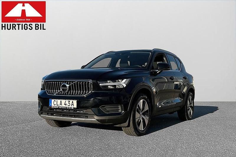 Svart Begagnad 2021 Volvo XC40 Momentum SUV | 305 900 kr (Bra pris) - Bild 1/4