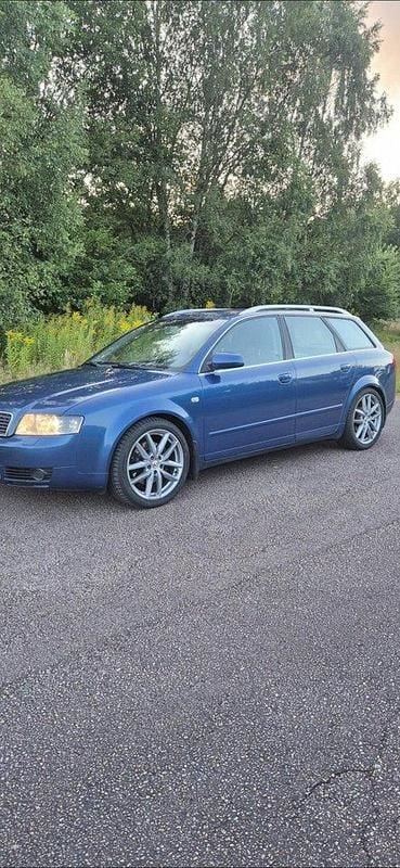 Blå Begagnad 2005 Audi A4 Kombi | 37 000 kr (Bra pris) - Bild 1/4