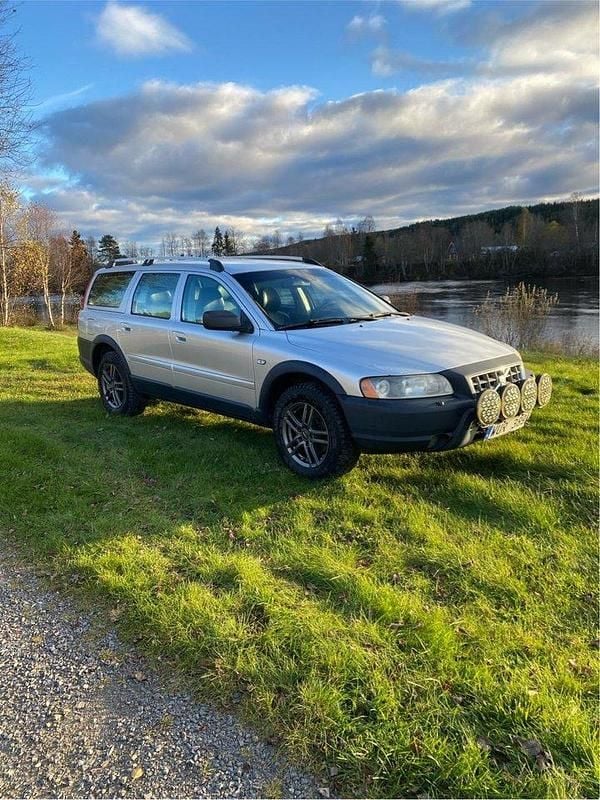 Grå Begagnad 2005 Volvo XC70 SUV | 50 000 kr (Marknadspris) - Bild 1/4
