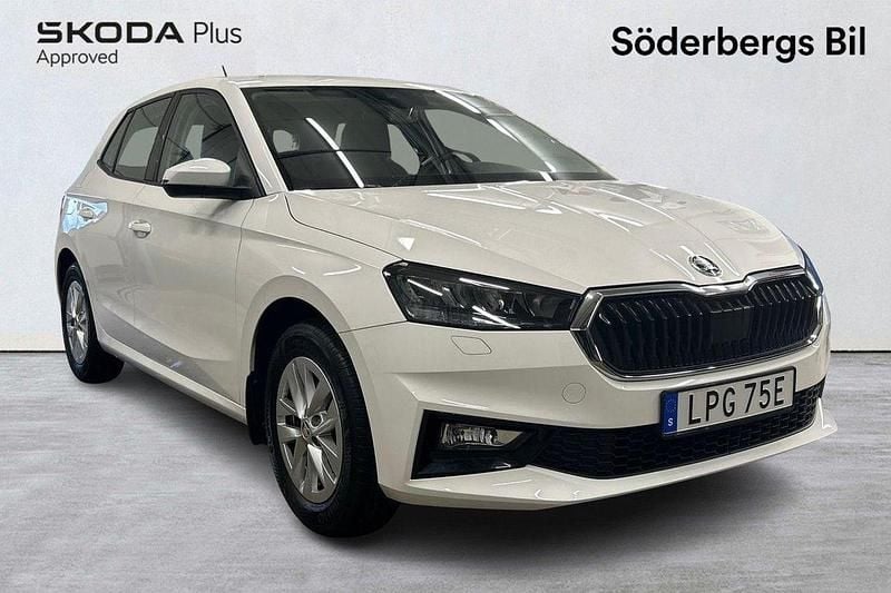 Vit Begagnad 2024 Skoda Fabia Selection Halvkombi | 219 500 kr (Bra pris) - Bild 1/4