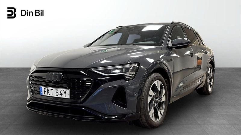 Grå Begagnad 2023 Audi Q8 e-tron Proline SUV | 519 000 kr (Bra pris) - Bild 1/4