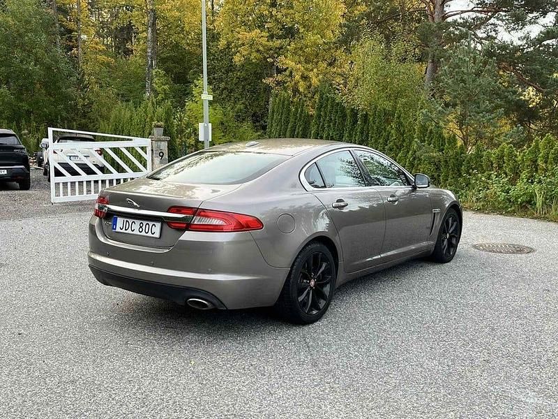 Begagnad Jaguar XF Luxury 190 HK (139 kW) 2012 Grå Sedan