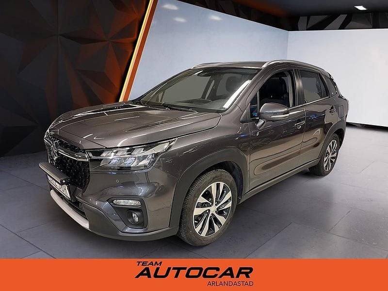 Grå Begagnad 2022 Suzuki SX4 S-Cross Kombi | 269 900 kr (Marknadspris) - Bild 1/4