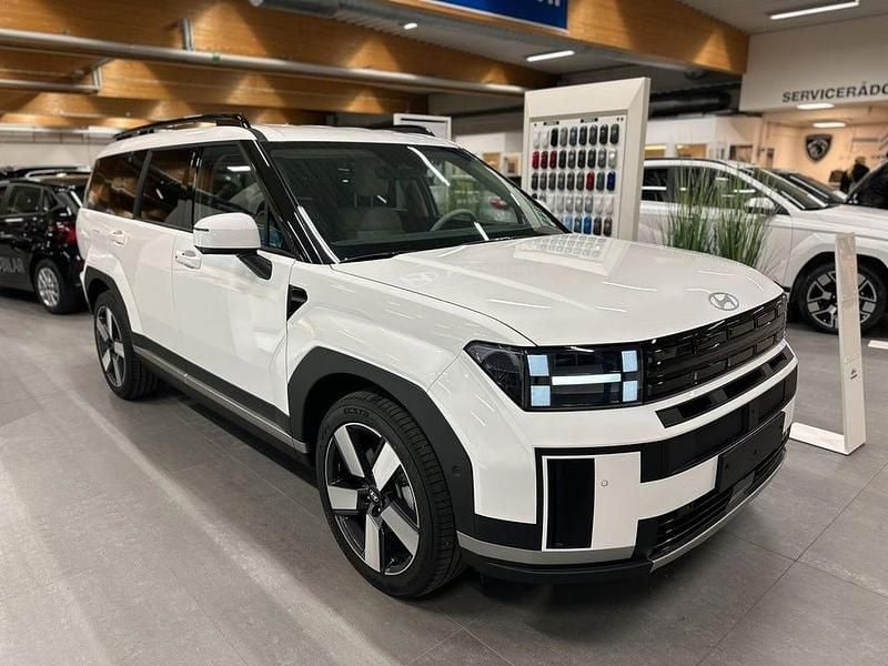 Vit Ny 2025 Hyundai Santa Fe Advanced SUV | 689 900 kr (Marknadspris) - Bild 1/4