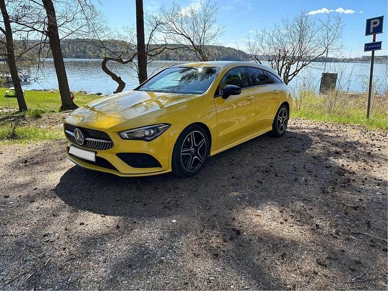 Gul Begagnad 2020 Mercedes CLA200 Shooting Brake AMG Kombi | 289 000 kr (Bra pris) - Bild 1/4