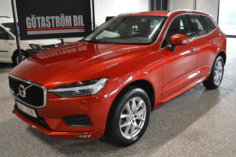 Röd (vinröd metallic metallic) Begagnad 2021 Volvo XC60 Momentum SUV | 299 000 kr (Superpris) - Bild 1/4