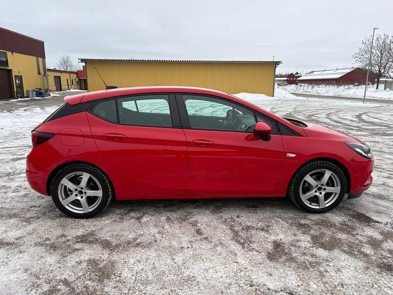 Begagnad Opel Astra Enjoy 125 HK (91 kW) 2018 Röd
