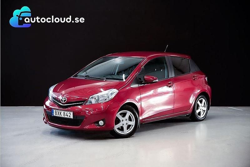 Begagnad Toyota Yaris Edition 99 HK (72 kW) 2014 Röd Halvkombi