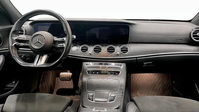 Begagnad Mercedes E220 AMG line 194 HK (142 kW) 2021 Grå Sedan