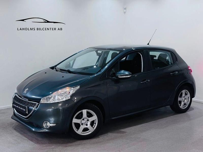 Mörkgrå (grå) Begagnad 2012 Peugeot 208 Halvkombi | 79 900 kr (Marknadspris) - Bild 1/4